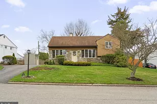 42 Lincoln Ln, Conshohocken, PA 19428 - Photo 2