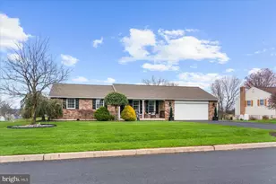 2323 Colonial Dr, Gilbertsville, PA 19525 - Photo 4