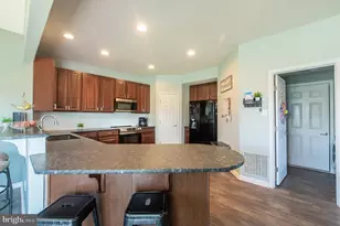 115 Garnet Dr, Gilbertsville, PA 19525 - Photo 2