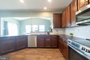 115 Garnet Dr, Gilbertsville, PA 19525 - Photo 4