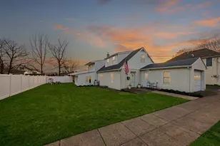 113 Linden St, Pottstown, PA 19464 - Photo 1