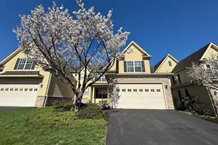 562 Farmdale Cir, Blue Bell, PA 19422 - Photo 2