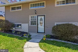 18 Abbeyview Ave, Willow Grove, PA 19090 - Photo 2