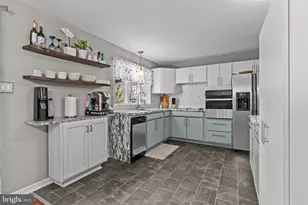 106 Holly Dr, Hatboro, PA 19040 - Photo 2