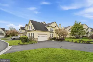 590 Farmdale Cir, Blue Bell, PA 19422 - Photo 2