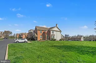 468 Amherst Ct, Harleysville, PA 19438 - Photo 2