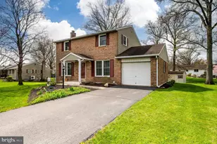 215 E Spruce St, Gilbertsville, PA 19525 - Photo 2