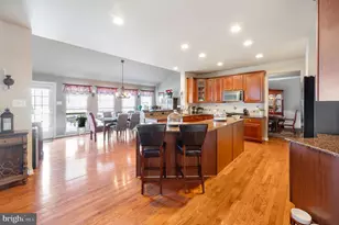 1034 Runaway Dr, Pennsburg, PA 18073 - Photo 10