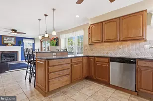 327 Abbey Ln, Lansdale, PA 19446 - Photo 12