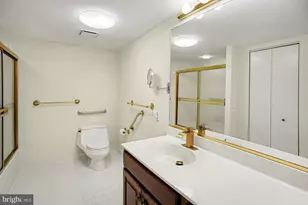 100 Breyer Dr, Elkins Park, PA 19027 - Photo 16