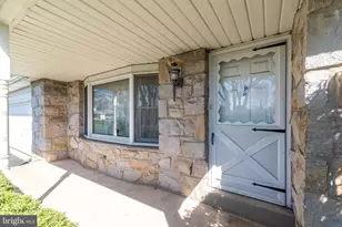 33 Onyx Ln, Gilbertsville, PA 19525 - Photo 2