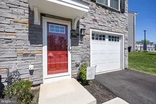 128 Van Fleet Cir, Pottstown, PA 19464 - Photo 2