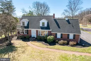 382 Oak Dr, Harleysville, PA 19438 - Photo 2
