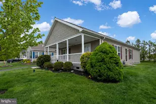 423 Honeysuckle Ln, Blue Bell, PA 19422 - Photo 2