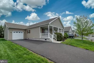 423 Honeysuckle Ln, Blue Bell, PA 19422 - Photo 4