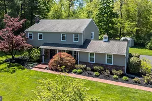 564 Derwin Dr, Blue Bell, PA 19422 - Photo 2