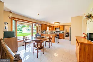 1025 Carriage Ln, Blue Bell, PA 19422 - Photo 6