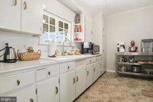 343 Spring Mill Ave, Conshohocken, PA 19428 - Photo 10