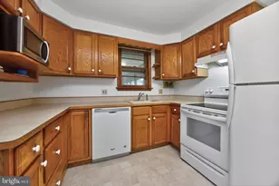 234 W Chestnut St, Souderton, PA 18964 - Photo 2