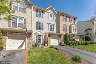 27 Creekside Dr, Pottstown, PA 19464 - Photo 2