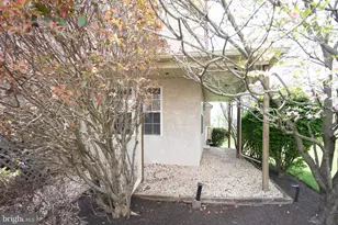 19 Viburnum Ct, Lafayette Hill, PA 19444 - Photo 8