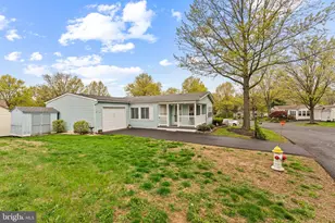 308 Hidden Springs Dr, Souderton, PA 18964 - Photo 2
