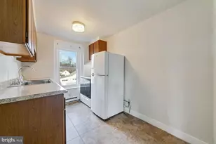 301 E Vine St, Pottstown, PA 19464 - Photo 4