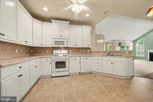330 Pebble Beach Dr, Linfield, PA 19468 - Photo 16