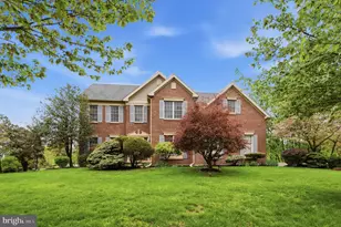 2806 Nighthawk Cir, Audubon, PA 19403 - Photo 2