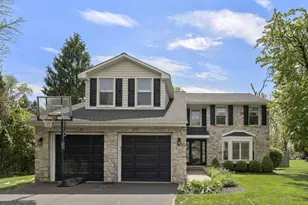 862 Village Cir, Blue Bell, PA 19422 - Photo 2