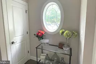 202 Cobblestone Dr, Ardmore, PA 19003 - Photo 2