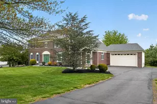 547 Carriage House Ln, Harleysville, PA 19438 - Photo 2