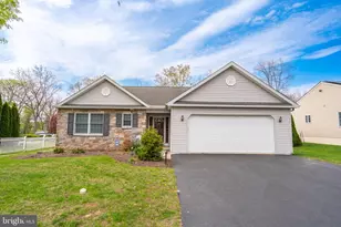 779 Hunter Dr, Pennsburg, PA 18073 - Photo 2