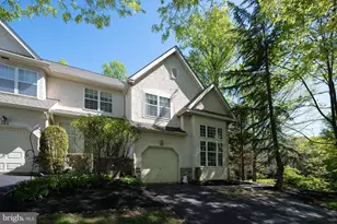 142 Green Valley Cir, Dresher, PA 19025 - Photo 2
