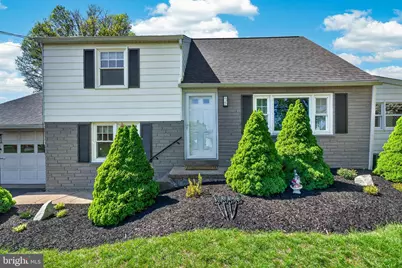 83 Hawthorne Avenue, Gilbertsville, PA 19525 - Photo 2
