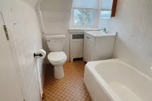 500 Manor House Ln, Willow Grove, PA 19090 - Photo 2