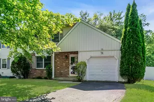 108 Windsor Cir, North Wales, PA 19454 - Photo 2