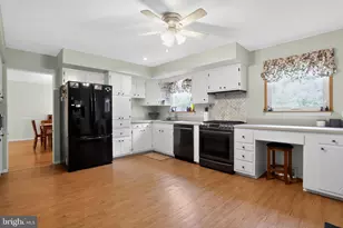 813 Mockingbird Ln, Norristown, PA 19403 - Photo 12