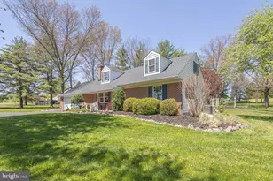 225 Parkview Ct, Harleysville, PA 19438 - Photo 2