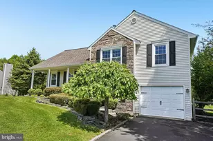 247 Winchester Dr, Horsham, PA 19044 - Photo 2
