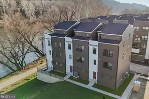 956 Riverplace Dr, Conshohocken, PA 19428 - Photo 2