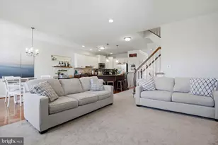 115 Mainland Square Dr, Harleysville, PA 19438 - Photo 4