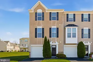 111 Sandpiper Ct, Gilbertsville, PA 19525 - Photo 2