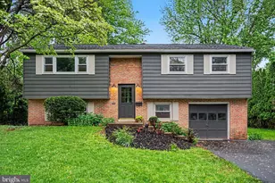 208 W 3rd St, Red Hill, PA 18076 - Photo 2