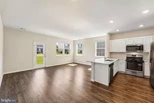 884 Still Waters Ln, Pennsburg, PA 18073 - Photo 8
