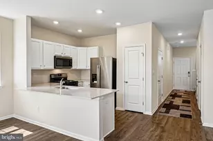 884 Still Waters Ln, Pennsburg, PA 18073 - Photo 2