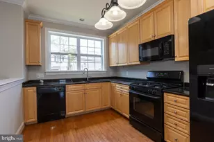 39 W 5th St, Bridgeport, PA 19405 - Photo 8