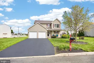 35 Westbury Dr, Gilbertsville, PA 19525 - Photo 2
