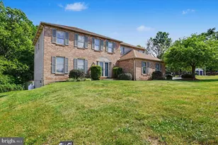 10 Hawk Ct, Gilbertsville, PA 19525 - Photo 2