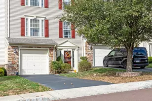 103 Brookview Ln, Pottstown, PA 19464 - Photo 2